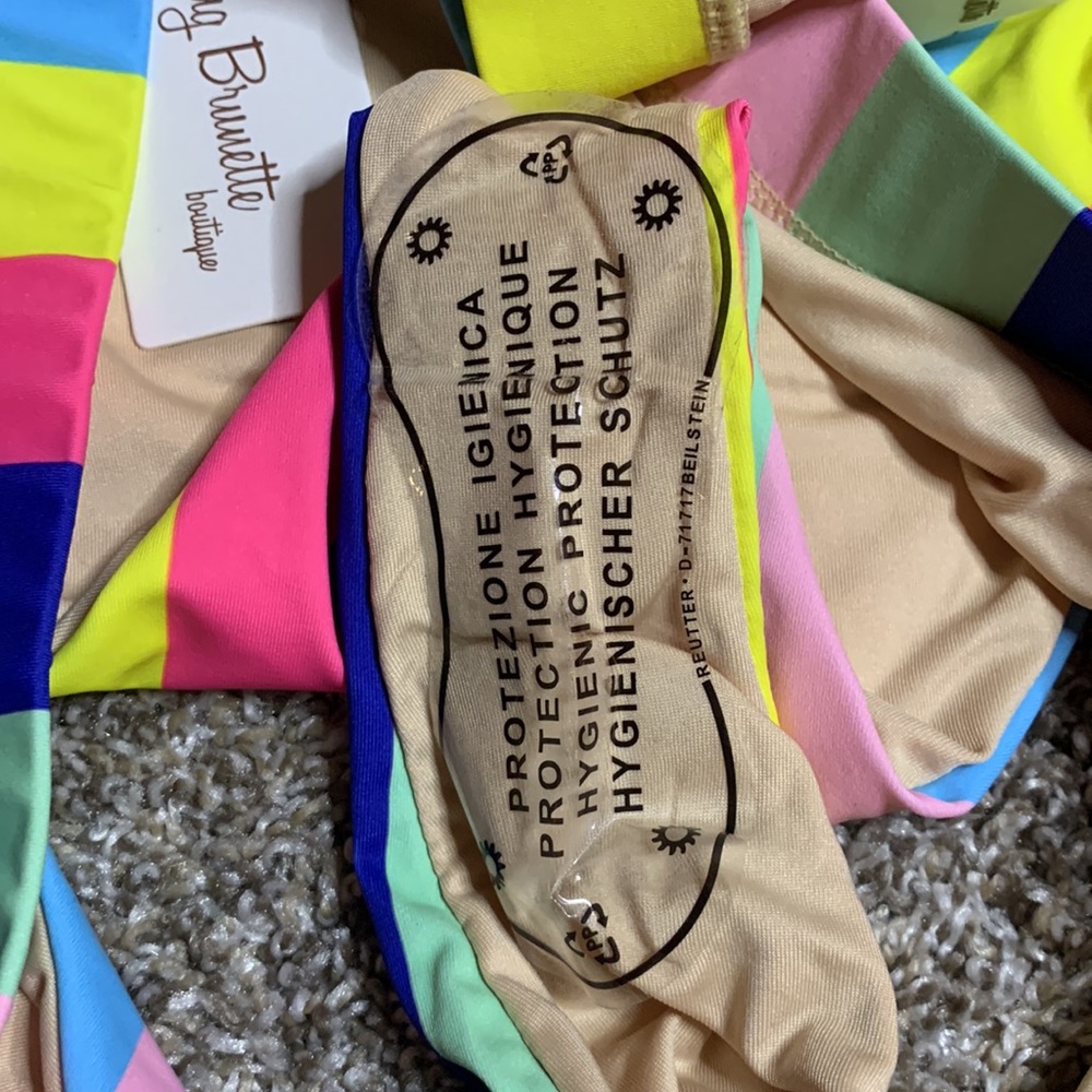 NWT 🏷️ Multi-colored bikini from Blushing Brunette Boutique - Picture 7 of 8